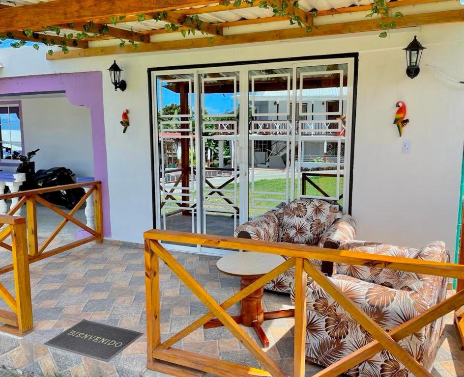 Posada Villa Bryan Rocky Point Buitenkant foto